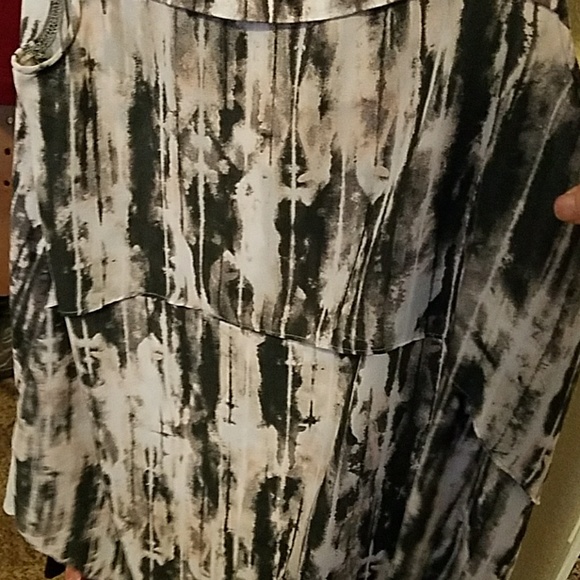 Very unique shirt - Picture 5 of 5